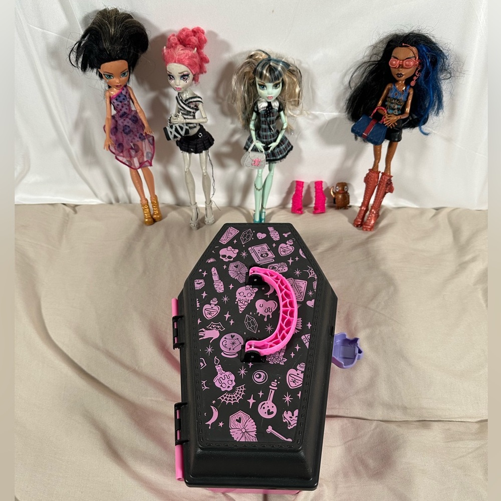 Monster High Frankie Stein , Robecca Steam , Rochelle Goyle Cleo De Nile w Extra